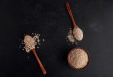 Psyllium powder is a type of soluble fiber that comes from the outer coating of the seeds of the Plantago ovata plant. It is often used as a dietary supplement because it contains a significant amount of fiber.